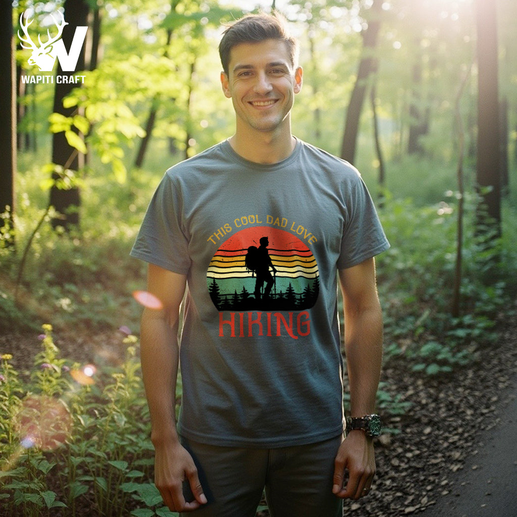 Cool Dad Hiking Shirt – Retro Sunset Hiker Father’s Day T-Shirt